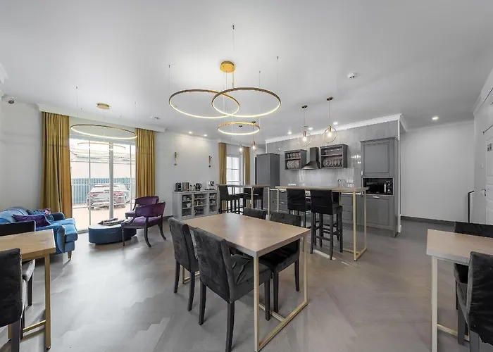 Πανσιόν Legends House I For Families I Free Parking 3*