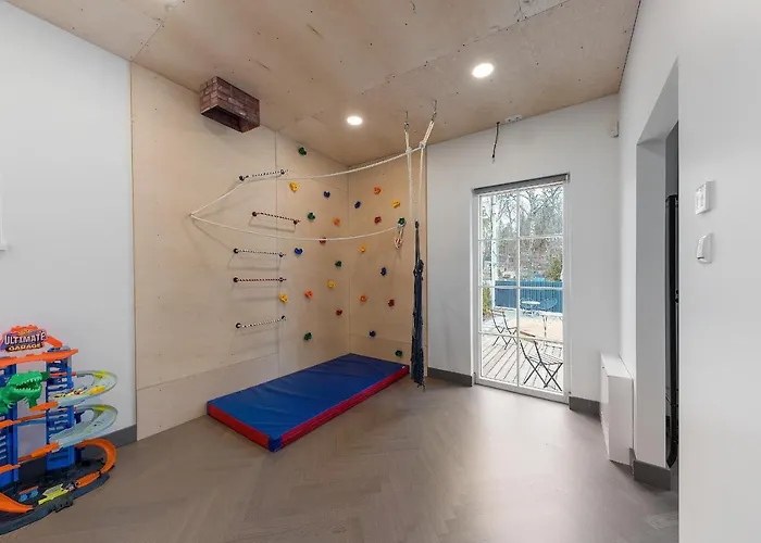 Πανσιόν Legends House I For Families I Free Parking